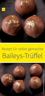 Diese Pralinen Sind Ein Echter Hingucker Auf Der Gedeckten Festtafel Unser Rezept Fur Susse Baileys Truffel Einfacher Nachtisch Pralinen Weihnachtsbackerei