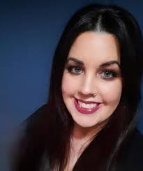 Donna Halligan's Instagram, Twitter & Facebook