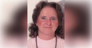 Evelyn Jewell's Instagram, Twitter & Facebook