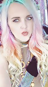 Laura Lecompte's Instagram, Twitter & Facebook