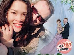 Cười ngất khi vợ Việt nhờ chồng Nam Phi đi chợ, mua dưa leo thành mướp,  hành thành sả