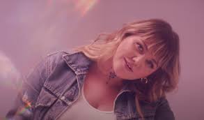Elle king was on the artist 100 chart for 55 weeks. Elle King Moves On From Heartbreak In Another You Performance Video Qnewshub
