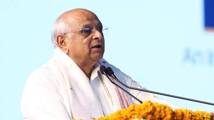 गुजरात सरकार ने चलाया 'ऑपरेशन गंगाजल', दो IAS अधिकारियों को अनिवार्य रूप से किया रिटायर - India TV Hindi