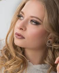 model @n.iina2 #photographer @heinrichvonkastellatz #makeup by me  #makeupartist #mua #muah #trucco #메이크업 #beautiful #amazing #eyemakeup  #bridalmakeup #truccosposa #makeupsüdtirol #naturalmakeup #wakeupandmakeup  #gorgeous #awesome #makeuprevolution ...