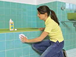 Renovierung von badewannen und fliesen badrenovierung mit badewannenlack und fliesenlack. Fliesen Badkeramik Lackieren Ratgeber Bauhaus