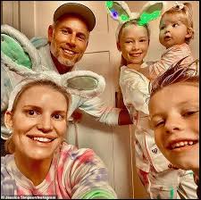 We did not find results for: Jessica Simpson Singt Mit Ihrer Tochter Maxwell Drew Feiern Ihren Achten Geburtstag Aktuelle Boulevard Nachrichten Und Fotogalerien Zu Stars Sternchen