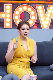 บุ๋ม ปนัดดา ไลฟ์สดในวันสบาย ๆ อวดความฮอตฉ่าในชุดบิกินี่สีดำ นอนเล่นริมสระว่ายน้ำ ยอมใจความเซ็กซี่สุดแซ่บของเธอเลย. Facebook