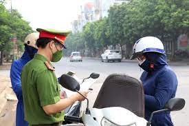 Người đi đường phải xuất trình giấy đi đường theo mẫu kèm theo căn cước công dân/chứng minh thư nhân dân, lịch trực, lịch làm việc, văn bản trưởng ban biên tập tin kinh tế cơ quan chủ quản: Ha Ná»™i NgÆ°á»i Ä'i Ä'Æ°á»ng Chá»‰ Cáº§n Giáº¥y Ä'i Ä'Æ°á»ng Va Giáº¥y Tá» Tuá»³ Than