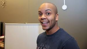 Ernest Lawson juhlisti syntymäpäiväänsä nostalgisella päivityksellä: "Omat  jutut nauratti silloin yhtä paljon"