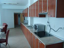 Români (88,01%) romi (3,35%) necunoscută (7,51%) altă etnie (1,11%) componența confesională a municipiului târgoviște ortodocși (88,77%) necunoscută (7,59%) altă religie (3,63%) conform recensământului efectuat în 2011 , populația municipiului târgoviște se ridică la 79.610 locuitori, în scădere față de recensământul anterior din 2002 , când se înregistraseră 89.930. FiÈier Oficiu Preparare A Hranei Camin Universitatea Valahia Din TargoviÈte Uvt Jpg Wikipedia