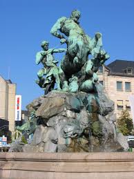 Rothenblog Laubengang Romanisch Brunnen