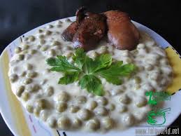 Cand cartofii sunt aproape gata, adaugam si bucatelele de carne prajite. Mancare De Mazare Lumea Laurei