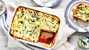 Lasagne is altijd het lekkerste als deze is gemaakt van verse lasagnebladen. Spinach Ricotta And Mushroom Lasagne Youtube