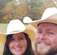 What are good horse camping spots with stalls near Gatlinburg, Tennessee?