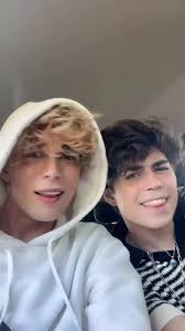 Jadę z mym mężem zobaczyć jego nowy bar 🤗@Harrison_White-Monet #rodz...