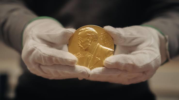 Nobel de Física 2026, Francis Halzen por su contribución a la astrofísica de neutrinos