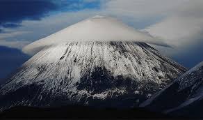 Here Are 25 Very Strange Things Happening On Earth Right Now You Didn T Know About Russian Landscape Lenticular Clouds Natural Phenomena