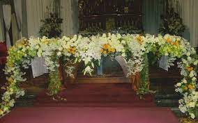 Rangkaian bunga dan buah, bunga untuk orang sakit. Seni Merangkai Bunga Altar Gereja Lusius Sinurat