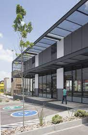 Galeria De Pad D Urbanika 5 Fachada De Centro Comercial Arquitectura Comercial Interior De Un Centro Comercial