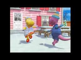 A través de personajes, juegos e historias cautivadoras, permite que los niños se identifiquen con experiencias de la vida real ofreciéndoles. Backyardigans La Nieve Discovery Kids Espanol Youtube