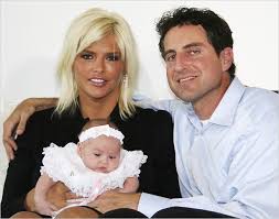 Anna nicole smith was born on november 28, 1967 in houston, texas, usa as vickie lynn hogan. Anna Nicole Smith Column Caryn James The New York Times