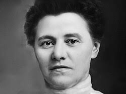 Agnes Riddle's Instagram, Twitter & Facebook