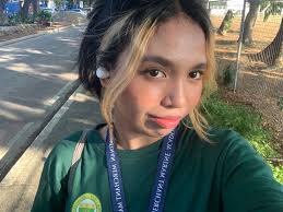 hello!! ab student here do u guys still wear sando or like shorts  underneath ur uniform?