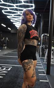 Delanie Strongwaifu - Free pics, galleries & more at Babepedia