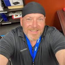 Derick Glenn's Instagram, Twitter & Facebook