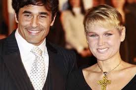 He married xuxa and together they have a daughter named sasha. Tempos Dificeis Luciano Szafir Estaria Morando Com A Familia Em Apartamento Emprestado Por Xuxa Michel Telles Farol Da Bahia