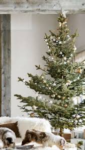 31 Beautiful Scandinavian Christmas Tree Decoration Ideas Scandinavian Christmas Decorations Scandinavian Christmas Trees Scandinavian Christmas