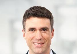 Stefan Müller MdB gibt Kontra: Passfotos bald nur noch vom Amt?