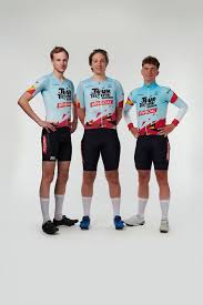Bekijk ons grote assortiment fietskleding en casual kleding voor dames en heren. Een Wielerploeg Oprichten En Dromen Van De Tour De France De Mannen Van Tour De Tietema Doen Het Gewoon Regiosport Destentor Nl