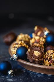 Rochers Vegan Facon Ferrero Rocher Recette De Noel Vegan Recette Gateau Noel Vegan Biscuit Noel Vegan Noel Vegan