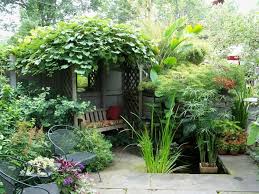 Rustieke Tuinen Versieren Decoratieve Ideeen Met Steen En Hout Decoratieve Ideeen Rustieke Steen Tuinen Ve Garden Layout Garden Design Backyard Design