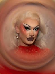 🏳️‍⚧️ TRANS EXCELLENCE 🏳️‍⚧️ Even with a collapsed lung I still look  super cunty 💅🏻 📸 @dominikwithak.jpg 👗 @bb_yaga @craicfriday