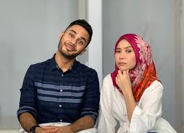 Pokoknya subscribe like & share bunyikan film mengisahkan tentang kehidupan menantu dan mertua yang aneh dan membingungkan deskripsi film jedul : Lepas Kahwin Kalau Boleh Jangan Bagi Ibu Bapa Campur Masalah Rumah Tangga Pesona Pengantin