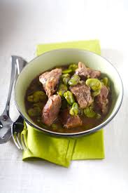 Blanchir Les Morceaux De Viande 3 Minutes A L Eau Bouillante Puis L Egoutter Et La Rincer Sous Un Filet D Eau Froide Blanquette Recette Veau Cuisine Italienne