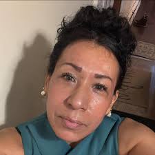 El/la narcisista NO SOPORTA que tú BRILLES y por ello te quiere apagar.  Estas personas poseen una autoestima tan endeble y escueta (aunque algunos  por su tipología y espectro aparentan lo contrario)