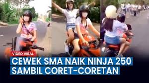 Legyél a kardforgatás nagymestere, tanuld meg a nuncsaku, katana. Video Viral Cewek Sma Boncengan Naik Kawasaki Ninja 250 Sambil Coret Coretan Baju Seragam Tribun Timur