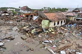 Setelah gelombang tsunami menerjang di wilayah perairan selat sunda, sempat tersiar kabar adanya tsunami lanjutan. Tsunami Selat Sunda Korban Tewas 430 Orang Krakatau Jadi Siaga Hujan Abu Di Beberapa Tempat Bbc Indonesia