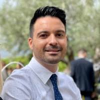 600+ perfiles de «Norman»