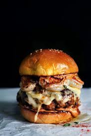Gourmet Chorizo Garlic Burger Free Recipe Below Specialiste Leader N 1 Francais De La Livraison Du Fastfood Recettes De Cuisine Recette Burger Cuisine