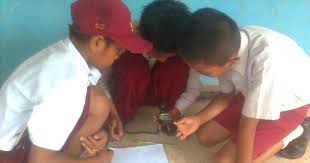 Hidup rukun dilakukan di rumah sekolah dan masyarakat. 12 Contoh Sikap Menjaga Kerukunan Di Sekolah Keluarga Dan Masyarakat Berbagi Ilmu