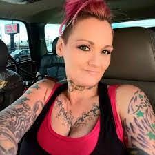 Rachelle Lutz's Instagram, Twitter & Facebook