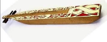 Kangkuang terbuat dari kayu yang diukir dengan ukiran khas. 9 Alat Musik Tradisional Khas Kalimantan Timur Dan Gambarnya Mantabz
