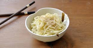 Recette Salade De Chou Blanc Comme Au Resto Japonais En Video Recette Salade De Chou Salade De Chou Blanc Chou Blanc
