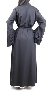 Un séduisant kimono de femme long et léger. Kimono Femme Avec Manches Evasees Plissees Plusieurs Couleurs Disponibles Pret A Porter Et Accessoires