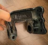 Mc114412 Mc-114412 6 Holes Rear Spring Hanger Bracket for Fuso Canter Parts  Mitsubishi PS125 PS110 Truck Spare Part