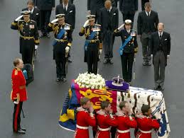 La reine elizabeth ii est devenue aujourd'hui le monarque britannique au règne le plus long. Voici Ce Qui Devrait Se Passer Apres Le Deces De La Reine Elizabeth Ii